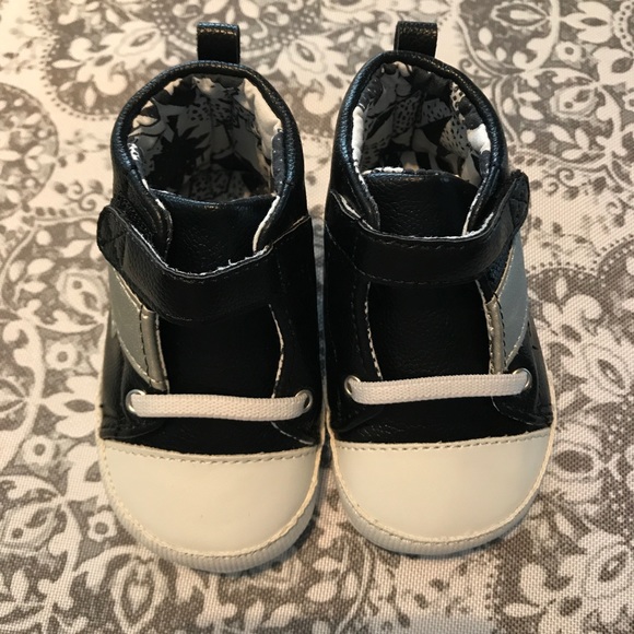 Infant/Toddler Cat & Jack Hightop Shoes - Picture 2 of 6